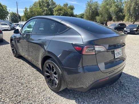 Used 2024 Tesla Model Y Long Range AWD/4WD image 2