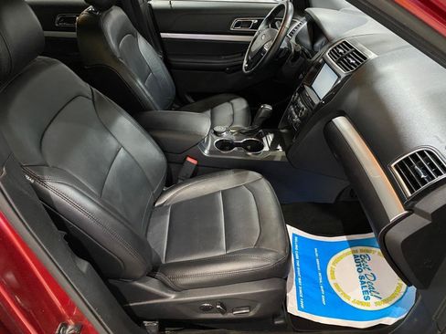 Used 2016 Ford Explorer XLT w/ Equipment Group 202A AWD/4WD image 26
