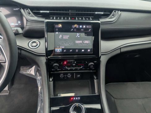 Used 2024 Jeep Grand Cherokee L Altitude image 12