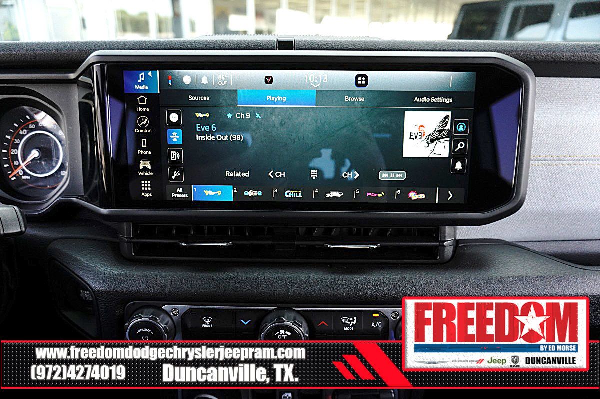 Used 2025 Jeep Gladiator Sport AWD/4WD image 22
