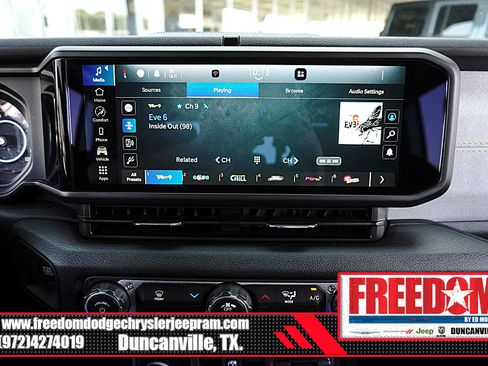 Used 2025 Jeep Gladiator Sport AWD/4WD image 22