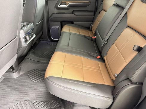Used 2023 Chevrolet Silverado 1500 High Country w/ High Country Premium Package AWD/4WD image 18