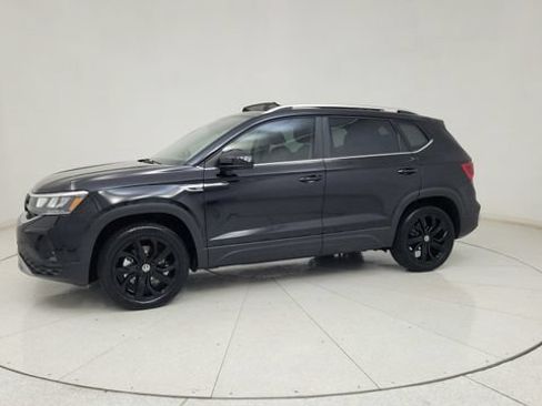 Used 2024 Volkswagen Taos SE FWD image 5