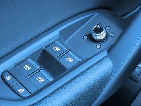 Used 2023 Audi Q5 2.0T Premium w/ Convenience Package image 39