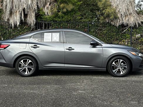 Used 2022 Nissan Sentra SV image 2