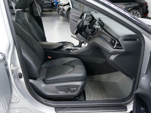 Used 2019 Toyota Camry XSE image 28