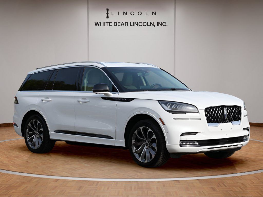 Used 2021 Lincoln Aviator Grand Touring AWD/4WD image 3