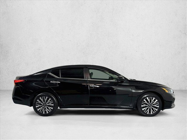 Used 2023 Nissan Altima 2.5 SV AWD/4WD image 4