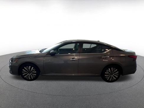 Used 2025 Nissan Altima 2.5 SV FWD image 8