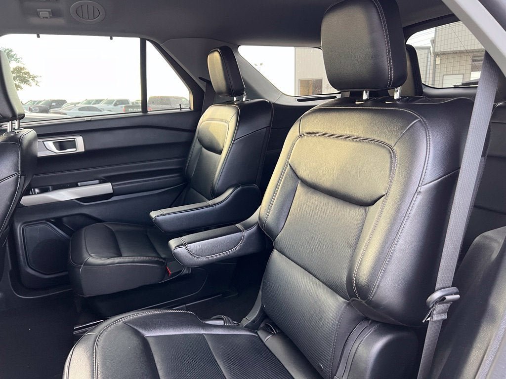 Used 2023 Ford Explorer Limited AWD/4WD image 21