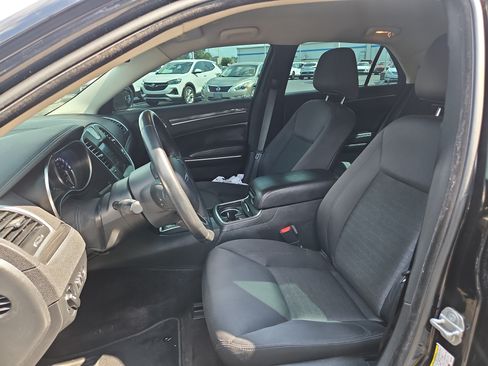 Used 2019 Chrysler 300 Touring w/ Sport Appearance Package AWD/4WD image 17