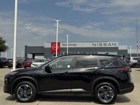 Used 2024 Nissan Rogue SV AWD/4WD image 3