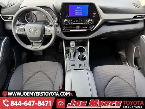 Used 2024 Toyota Highlander LE image 13