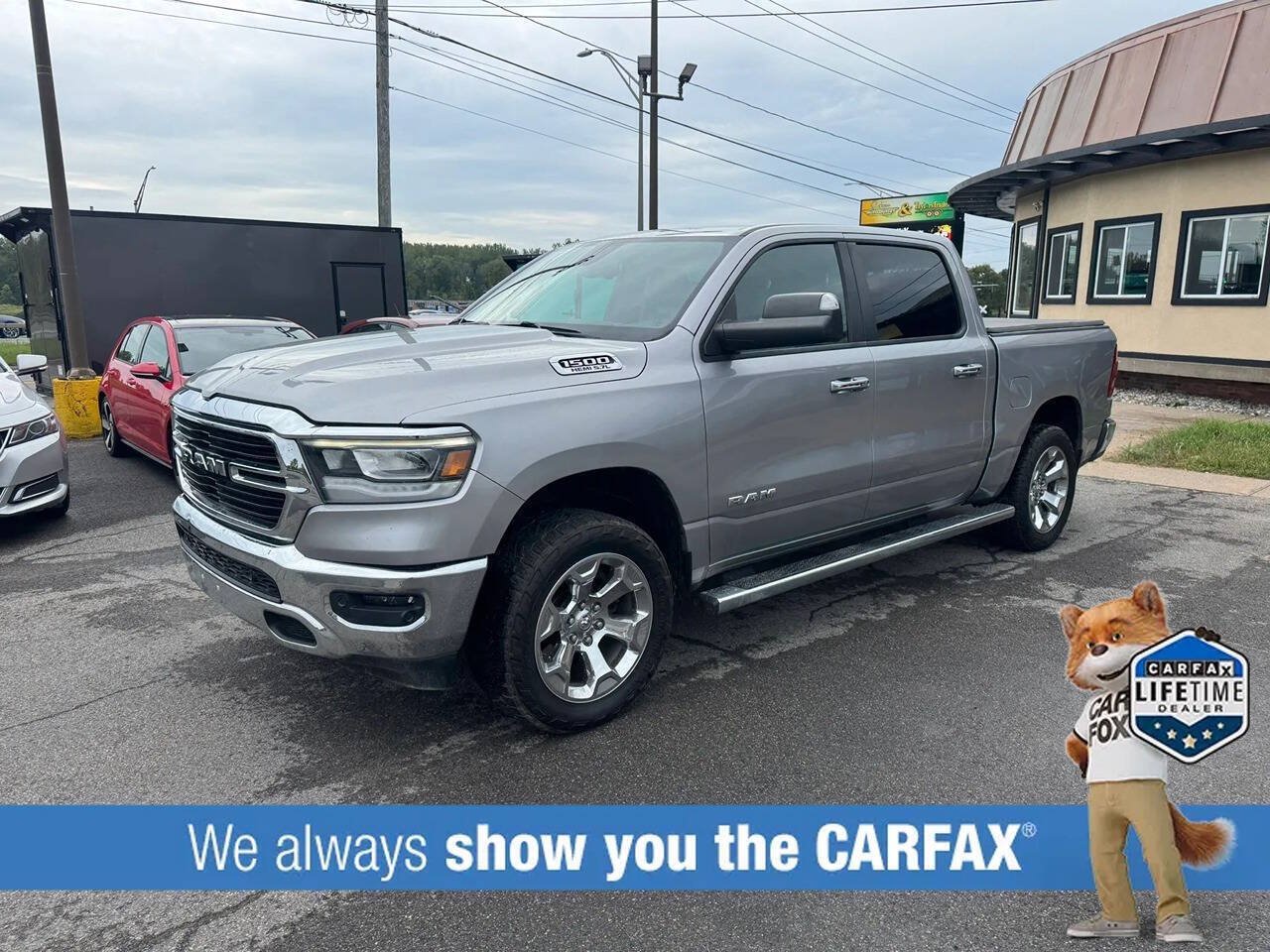 Used 2019 RAM 1500 4x4 Crew Cab image 2