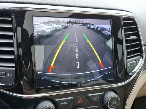 Certified 2019 Jeep Grand Cherokee Limited w/ Luxury Group II image 20