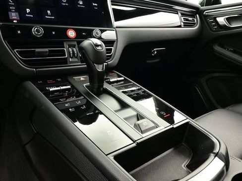 Certified 2025 Porsche Macan AWD/4WD image 11