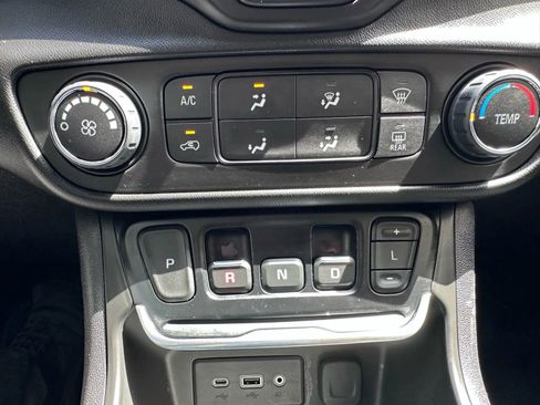 Used 2018 GMC Terrain SLE FWD image 35