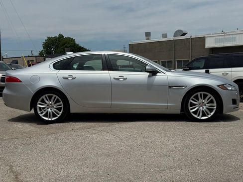 Used 2017 Jaguar XF Prestige RWD image 8