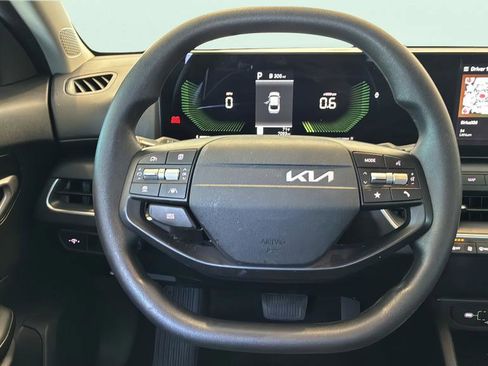 Certified 2025 Kia K4 FWD image 18