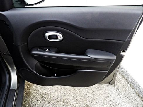 Used 2017 Kia Soul FWD image 11