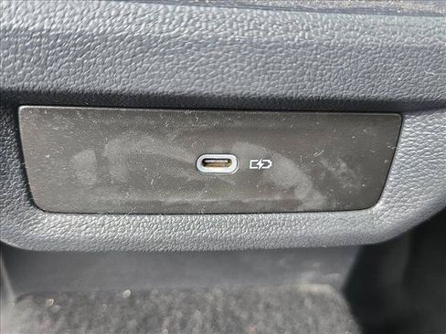 Certified 2025 Volkswagen Taos SE AWD/4WD image 22