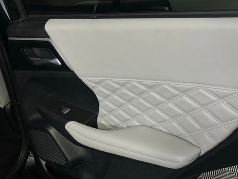 Used 2024 Mitsubishi Outlander SEL image 31