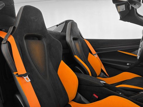 Used 2026 McLaren 750S Spider RWD image 25