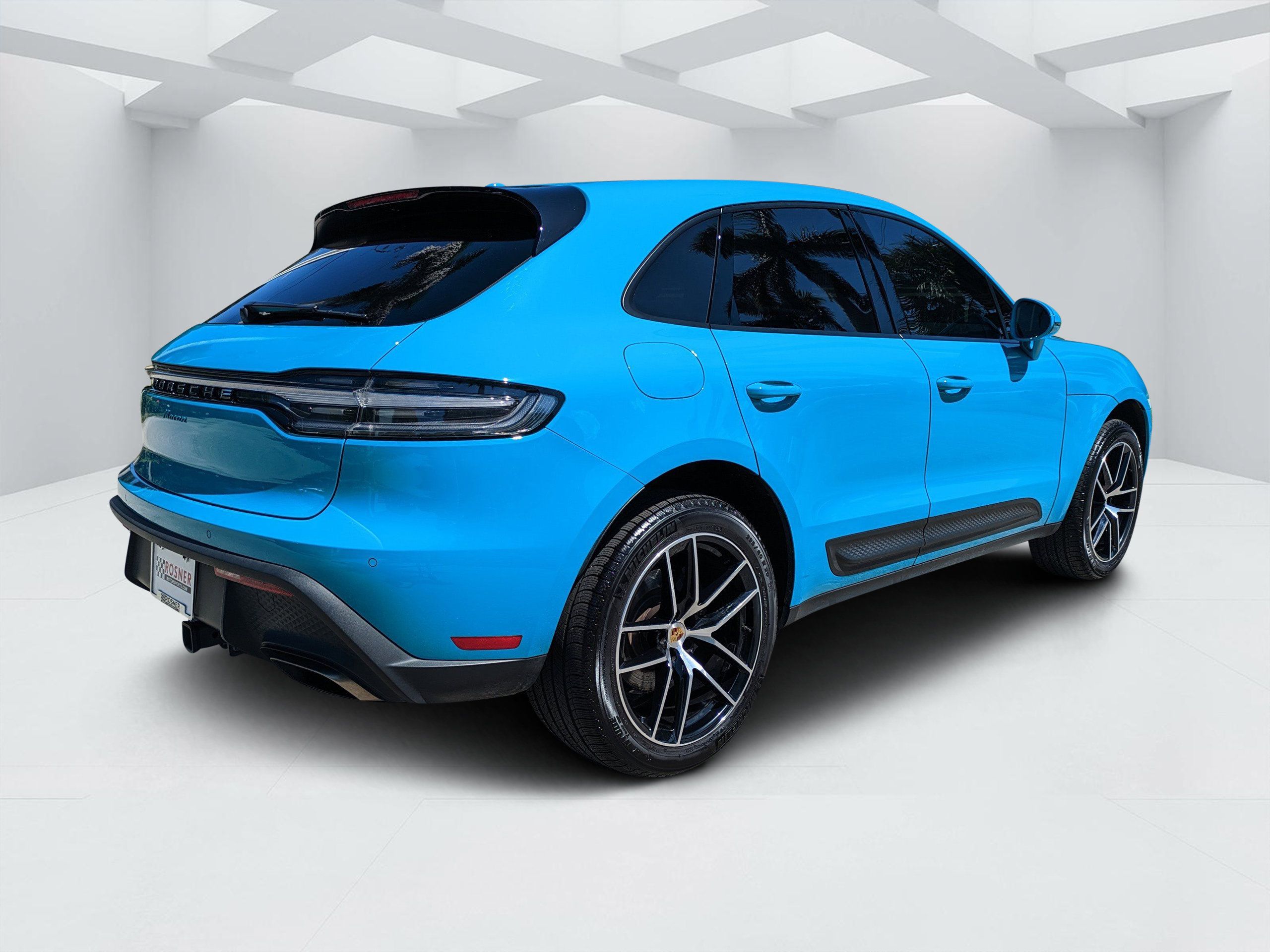 Used 2022 Porsche Macan AWD/4WD image 3