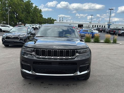 Used 2022 Jeep Grand Cherokee L Limited AWD/4WD image 8