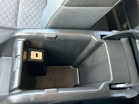 Used 2017 Chevrolet Colorado Z71 image 36