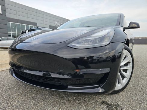 Used 2023 Tesla Model 3 Standard Range RWD image 1