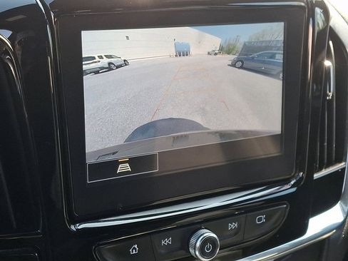 Used 2023 Chevrolet Traverse LT AWD/4WD image 4