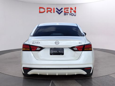 Used 2024 Nissan Altima 2.5 SV image 4