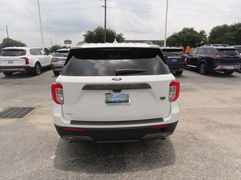 Used 2023 Ford Explorer XLT w/ Equipment Group 202A RWD image 13