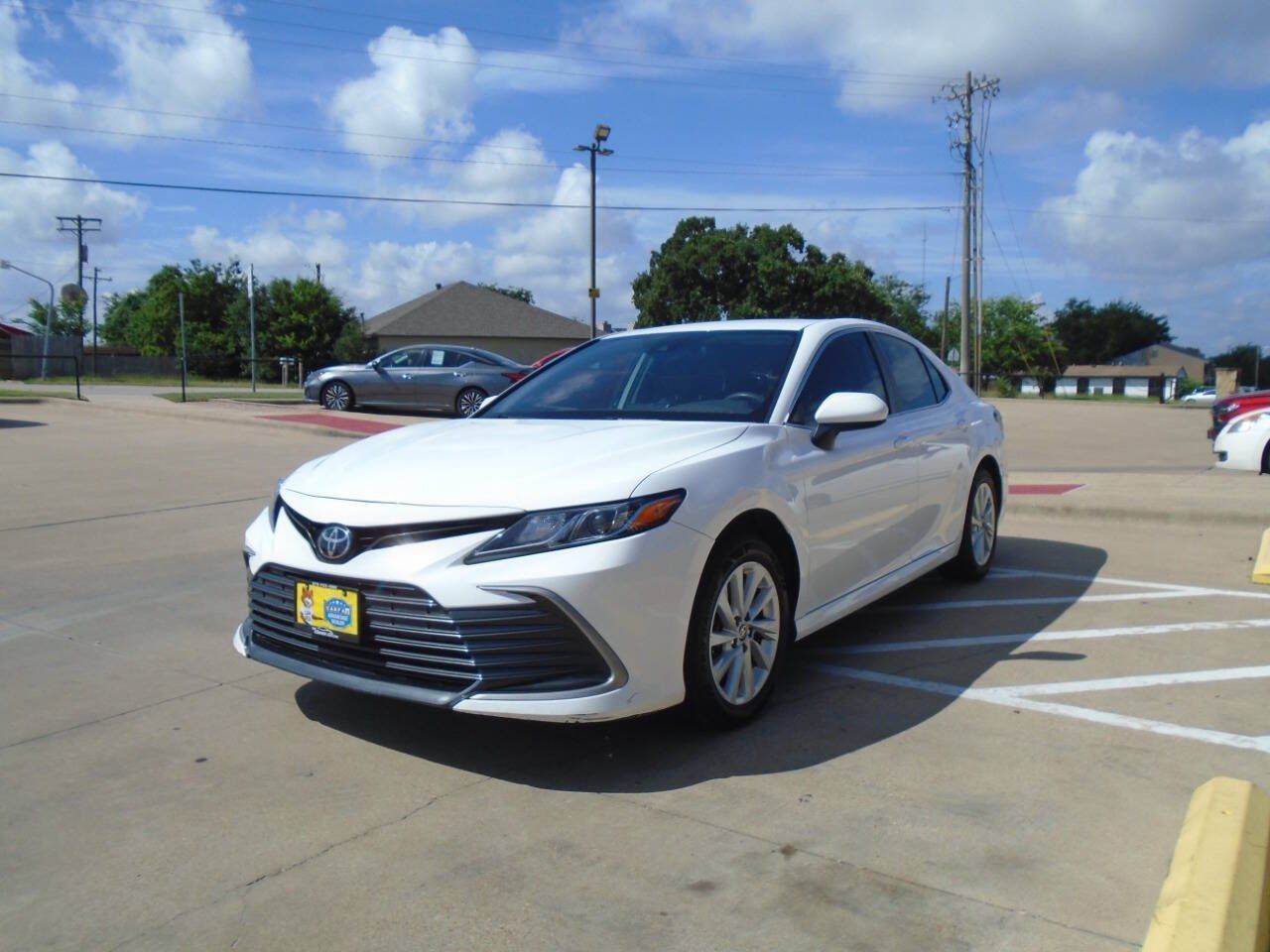 Used 2023 Toyota Camry LE FWD image 3