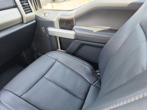 Used 2022 Ford F250 Lariat w/ Black Appearance Package AWD/4WD image 22