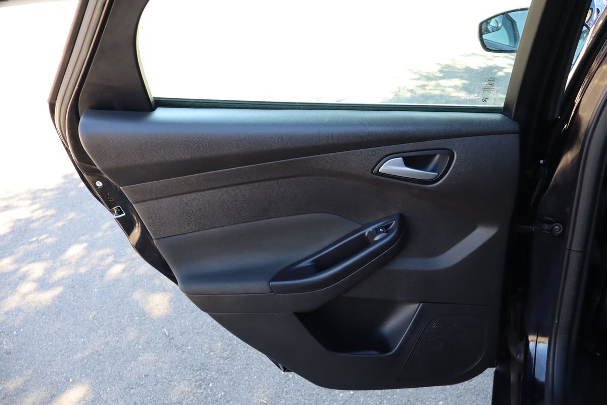 Used 2016 Ford Focus SE w/ Equipment Group 201A FWD image 24