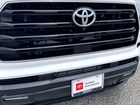 Used 2025 Toyota Sequoia SR5 AWD/4WD image 29