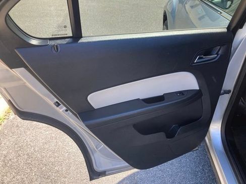 Used 2017 Chevrolet Equinox LS FWD image 28