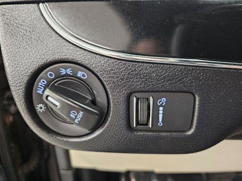 Used 2018 Dodge Grand Caravan SXT image 14