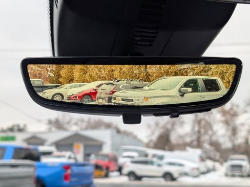 Used 2025 Chevrolet Traverse RS image 24