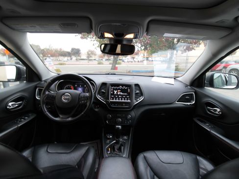 Used 2019 Jeep Cherokee Trailhawk image 35