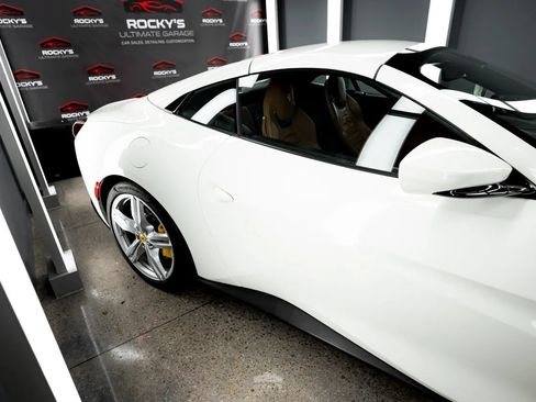 Used 2020 Ferrari Portofino RWD image 5