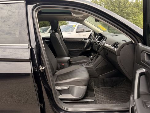 Used 2022 Volkswagen Tiguan SE FWD image 34
