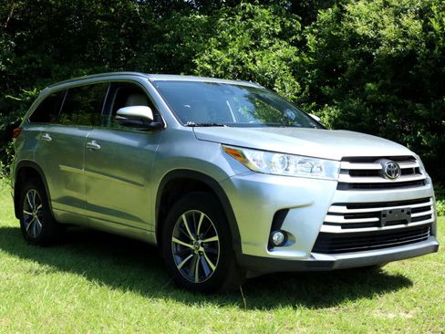 Used 2017 Toyota Highlander XLE image 39