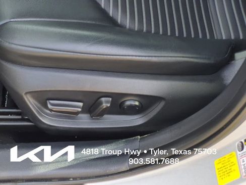 Used 2022 Toyota Camry SE w/ Convenience Package FWD image 19