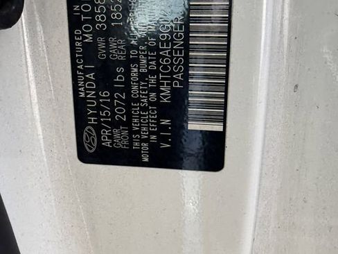 Used 2016 Hyundai Veloster Turbo image 6