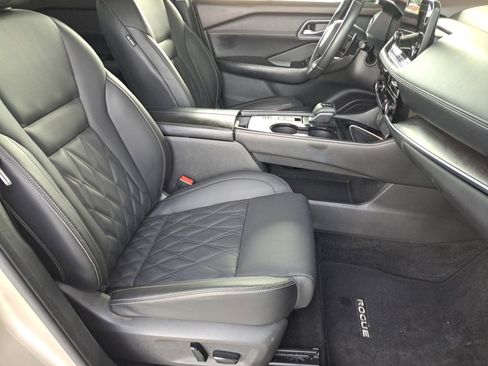 Used 2021 Nissan Rogue Platinum image 19