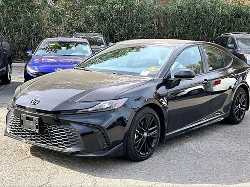 Certified 2025 Toyota Camry SE image 3