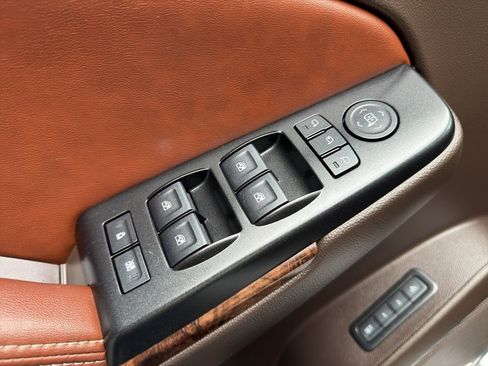 Used 2018 Chevrolet Tahoe Premier image 18